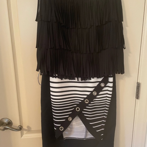 Bundle of 3 skirts black pencil skirts material guess size x-small - Picture 13 of 13